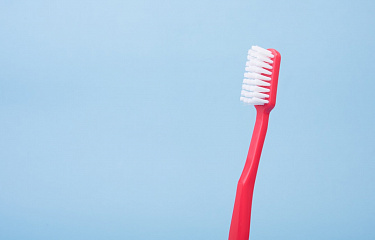 Почему нужно выключать воду во время чистки зубов